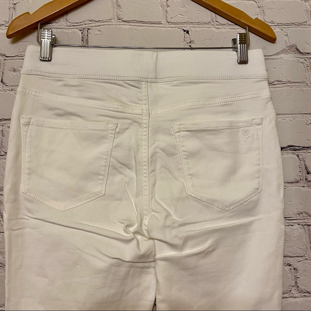 Martha Stewart Women’s Knit Denim Ankle Jeans w/ Zipper Detail White NWT - Picture 2 of 4